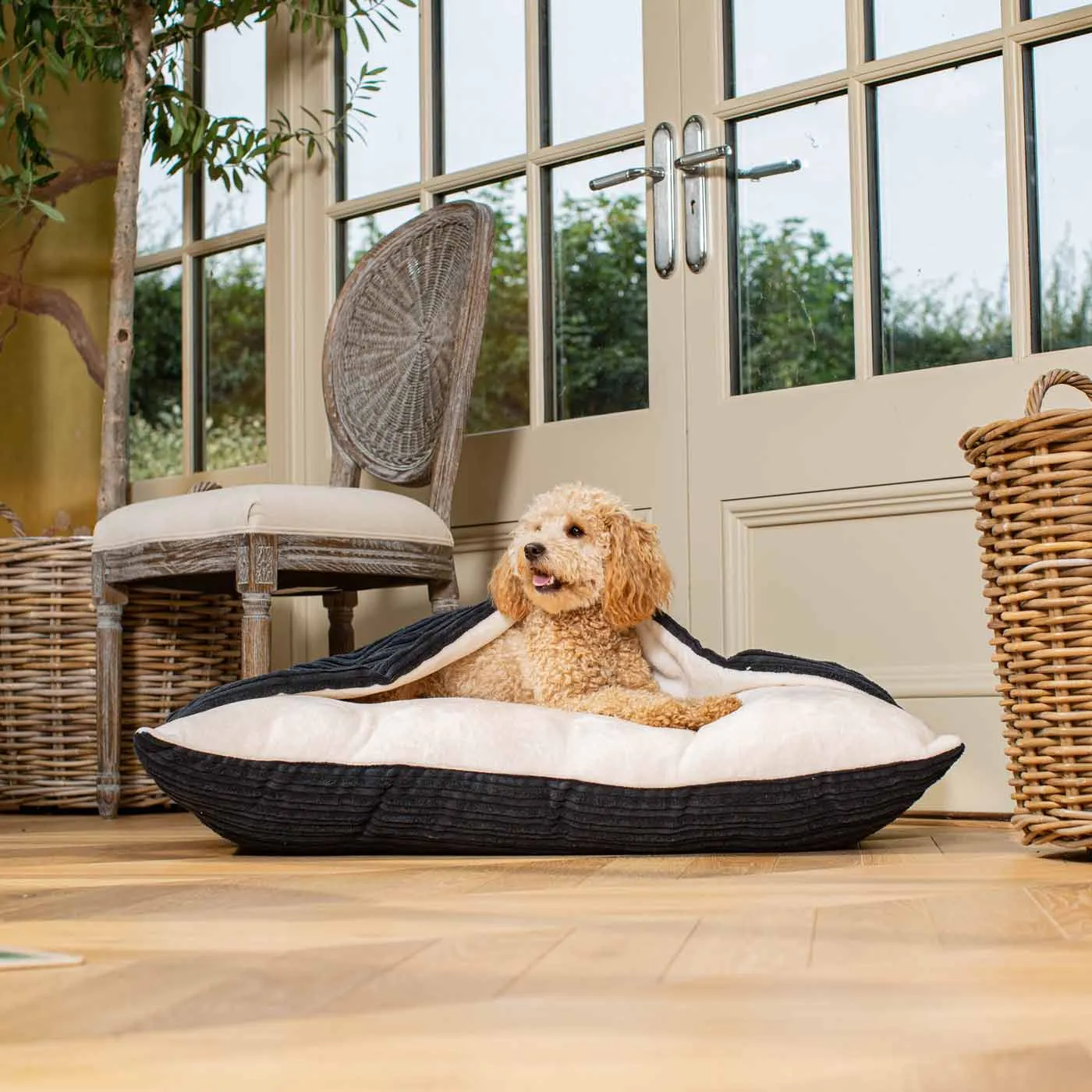 Sleepy Burrows Bed With Removable Cover In Navy Essentials Plush by Lords & Labradors