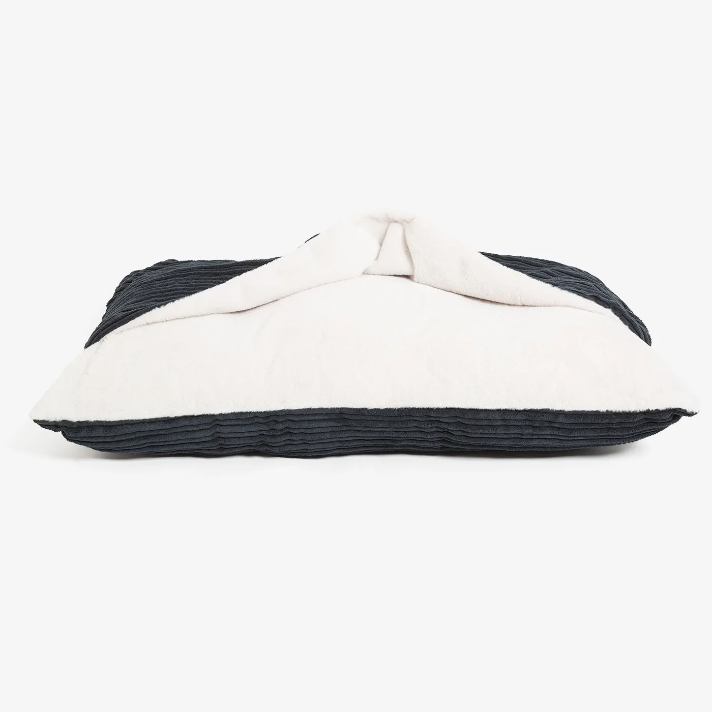 Sleepy Burrows Bed With Removable Cover In Navy Essentials Plush by Lords & Labradors